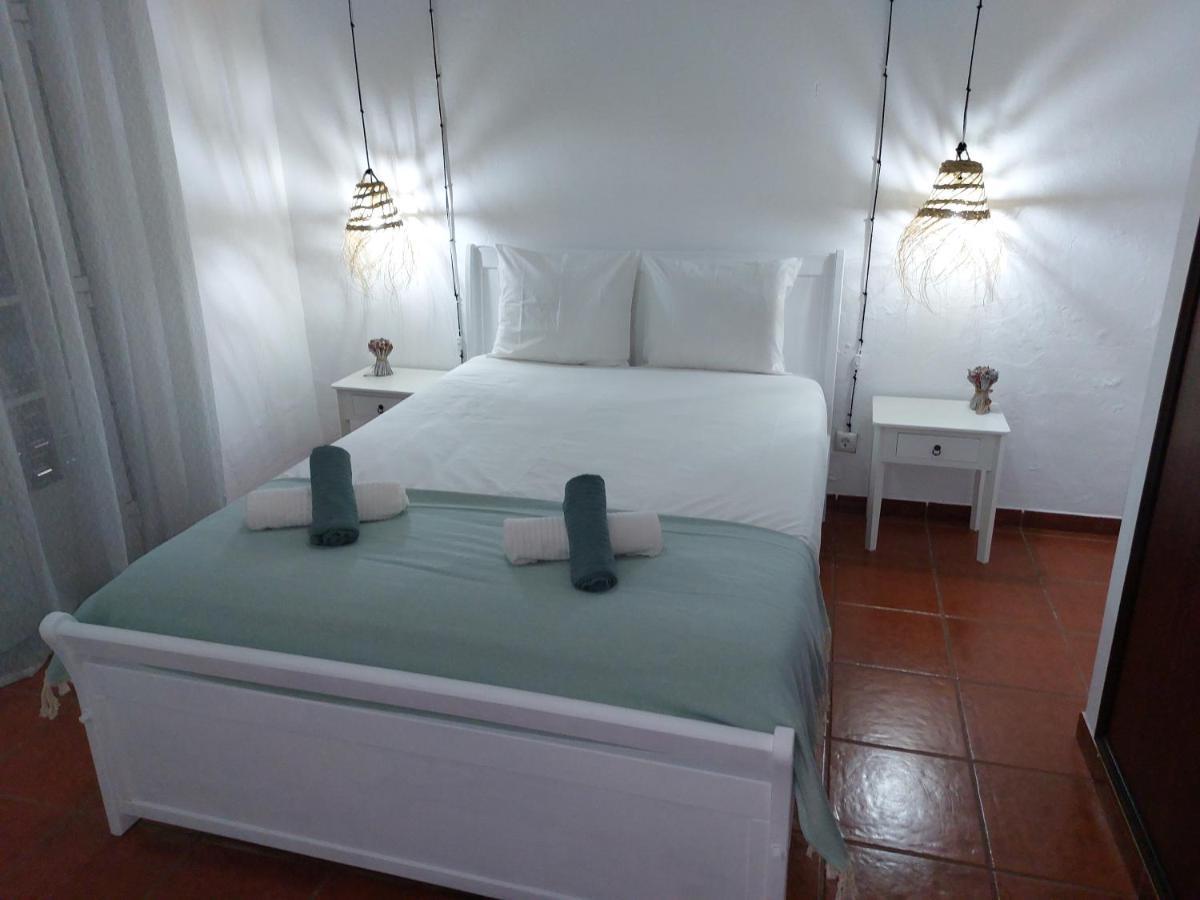 Gota D'Agua Guest House วิลานอวา ดิ มิลฟงติส ภายนอก รูปภาพ